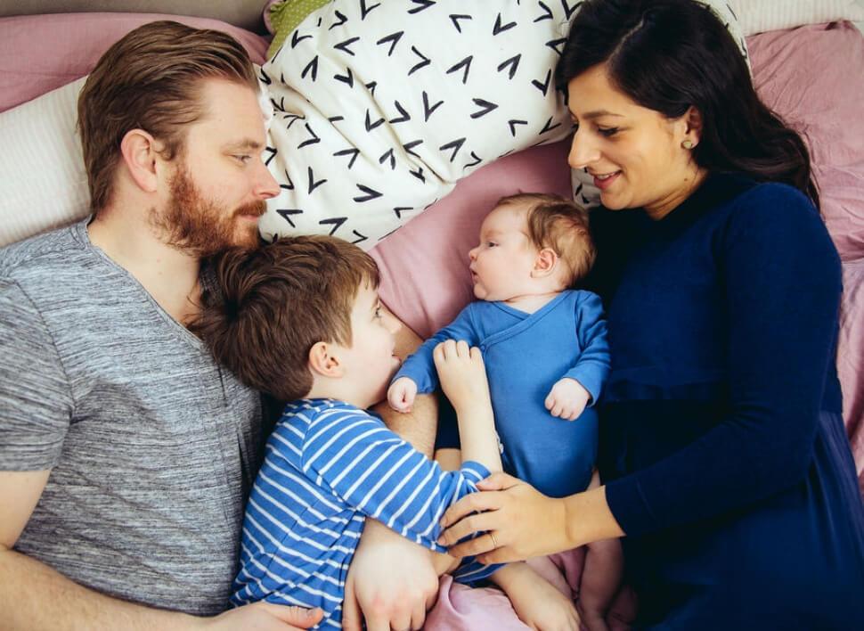 Kind auf Geschwisterchen vorbereiten: 7 hilfreiche Tipps! — Kleine Prints
