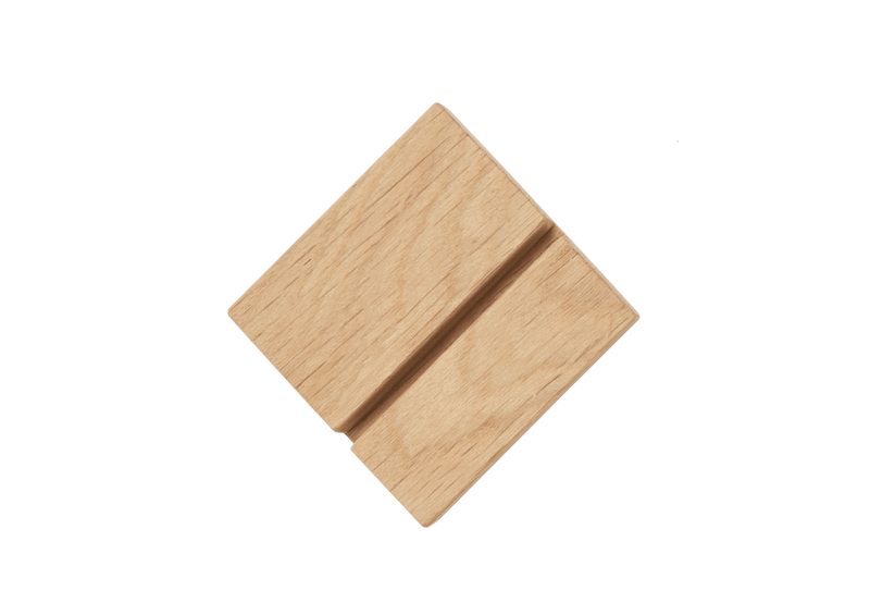 Holzhalter für Postkarten aus Eichenholz von Kleine Prints