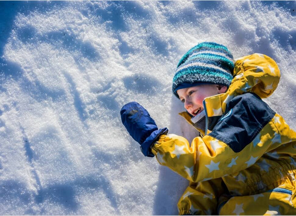 Schneetreiben: So gelingen Euch traumhafte Winter-Familienfotos — Kleine Prints