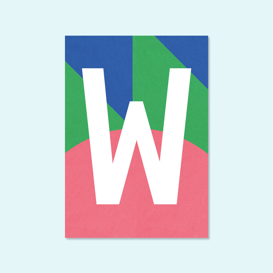 Bunte Buchstaben Postkarte "W" von Kleine Prints