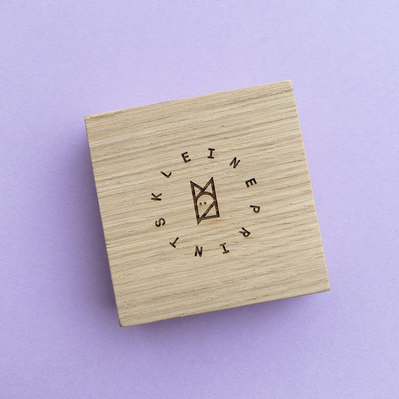 Holzhalter für Postkarten aus Eichenholz von Kleine Prints