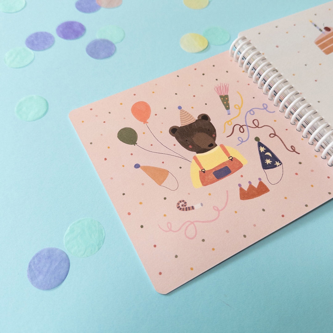 Fotobuch für Kinder "Geburtstag" mit Teddybär, Geburtstagsdeko, Luftschlangen  — Kleine Prints
