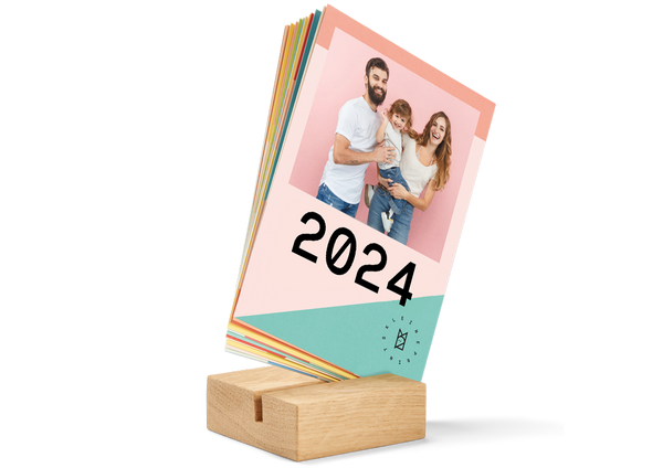 Personalisierter Design Tischkalender mit Holzhalter von Kleine Prints